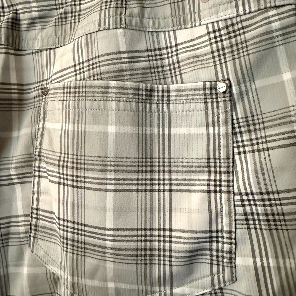 Nike Golf Tour Performance Dri Fit Men's Plaid Athletic Shorts — White and Gray
